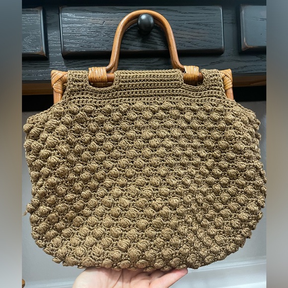 Vintage tan Macrame Handbag with beautiful wood handle - Picture 7 of 7